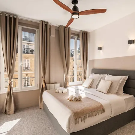 Notre Dame - Premium For 4 * París