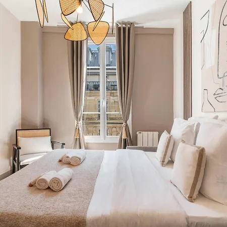 Notre Dame - Premium For 4 * París